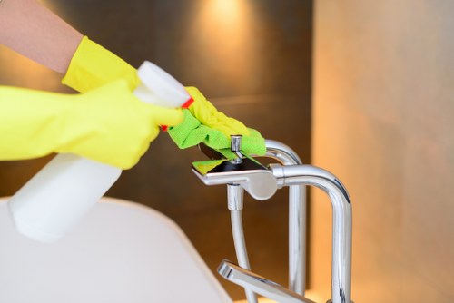 Local oven cleaner working in a central Marylebone apartment